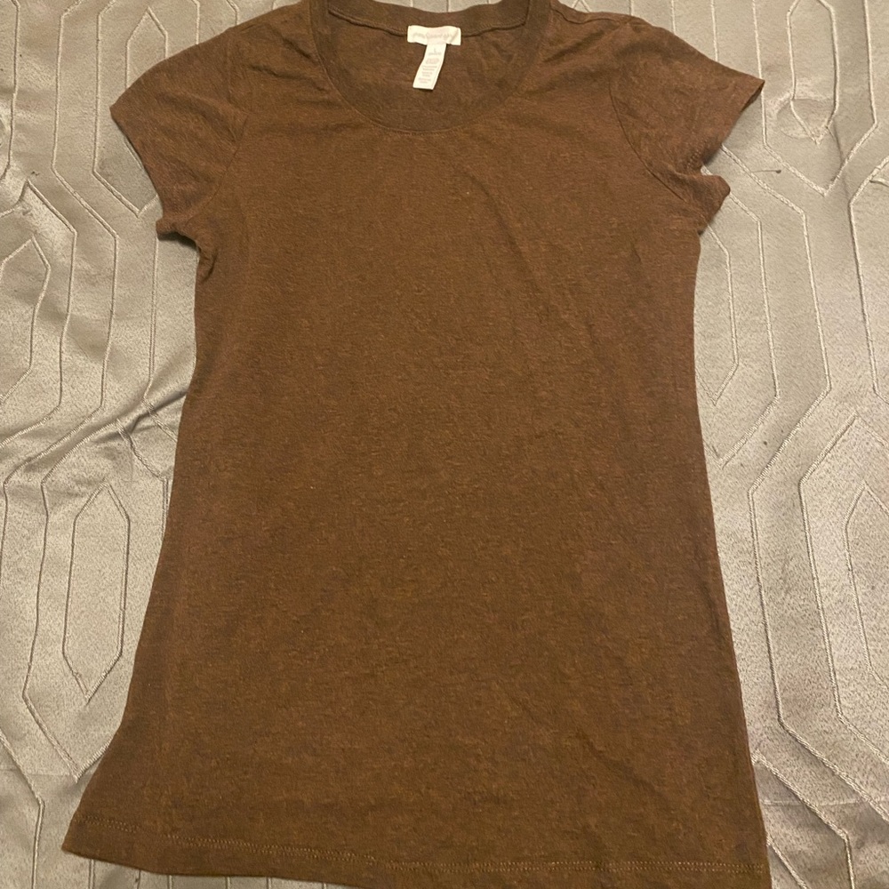 Shortsleeved brown t-shirt